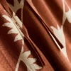 Weit geschnittene Hose mit Aufdruck Weit geschnittene Hose mit Aufdruck