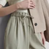 Weit geschnittene Hose mit Seitenstreifen Weit geschnittene Hose mit Seitenstreifen