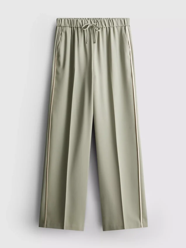 Weit geschnittene Hose mit Seitenstreifen Weit geschnittene Hose mit Seitenstreifen