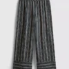 Weite Hose mit strukturierten Streifen Weite Hose mit strukturierten Streifen