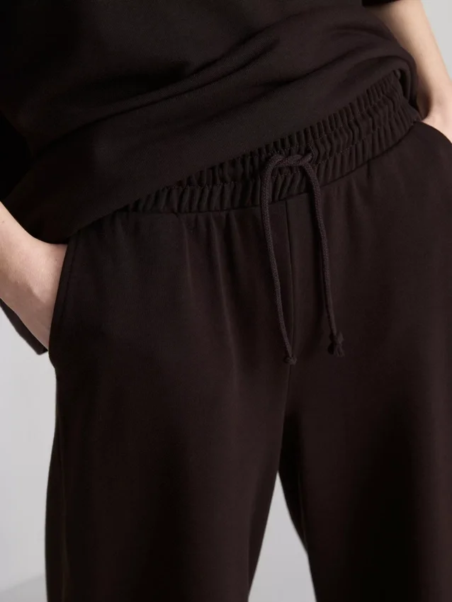 Weite Jogginghose mit hohem Baumwollanteil Weite Jogginghose mit hohem Baumwollanteil