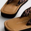 Zehensandalen mit Knotendetail