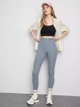 Zusammenrollbare Regenjacke mit Reißverschluss