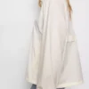 Zusammenrollbare Regenjacke mit Reißverschluss Zusammenrollbare Regenjacke mit Reißverschluss
