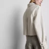 Zweireihige, kastenförmige Regenjacke Zweireihige, kastenförmige Regenjacke